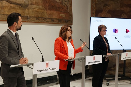 El conseller d'Empresa i Treball, Roger Torrent i Ramió, la vicepresidenta del Govern, Laura Vilagrà Pons, i la consellera d'Educació, Anna Simó i Castelló